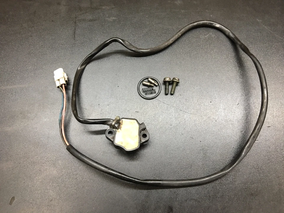 BUEN FABRICANTE DE EQUIPOS ORIGINALES 2000 Suzuki GSXR600 SRAD Posición de engranaje Interruptor Sensor Neutro Asy NSS Foto 1 de 2