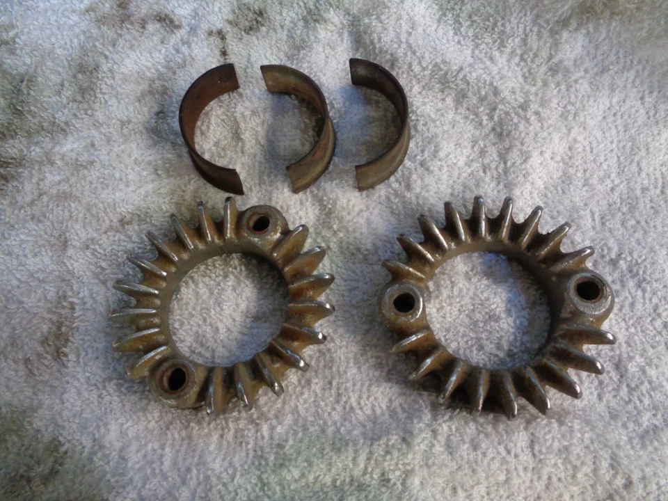 1972 Honda CL 450 exhaust pipe mounts oem Foto 1 de 1