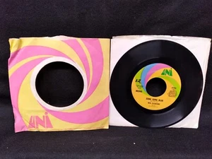 Neil Diamond Song Sung Blue / Gitchy Goomy 45 RPM UNI Records 55326 1972 - Picture 1 of 4