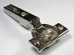 Bisagra de cierre suave Blum Blumotion 110° 71B3550 (atornillado) - Imagen 1 de 4