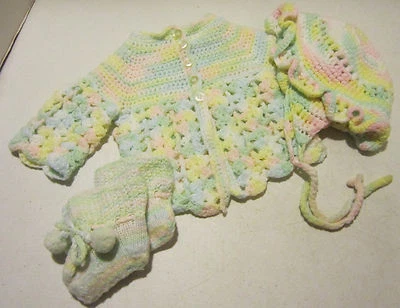 Vint hand knit baby sweater/jacket, matching bonnet & booties-mixed pastels VGC - Image 1 of 4