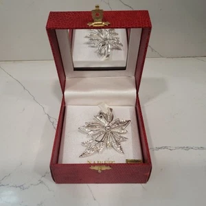 Napier Vintage Nuevo En Caja Tono Plata Flor Broche Bufanda Prendedor Estrás  - Imagen 1 de 5