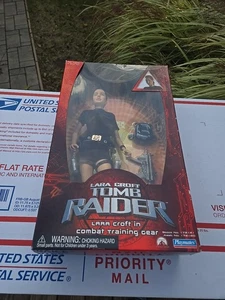 Figura de acción Playmates Lara Croft Tomb Raider Combat Training Gear nueva, LEER*** - Imagen 1 de 18