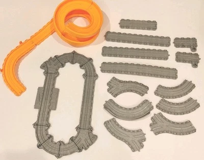 Lote de piezas de repuesto de plástico gris/naranja Thomas the Train Take Along Foto 1 de 4