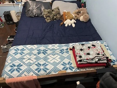 Juego de colchón y marco de cama Queen Foto 1 de 2