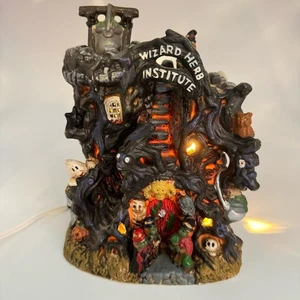 Casa iluminada vintage de Halloween Village Wizard Herb Institute - Imagen 1 de 15