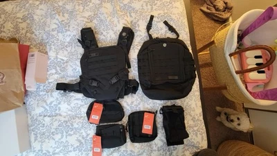 Portabebés Mission Critical Estilo Militar + Accesorios en Negro Foto 1 de 4
