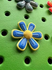 Pair of (2) Large Flowers Authentic Jibbitz Shoe Charms for Crocs. Retired. New! - Picture 1 of 14