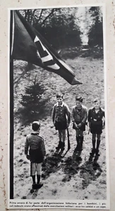 Ritaglio Giornale Bambini tedeschi affascinati dalle esercitazioni militari - Picture 1 of 1