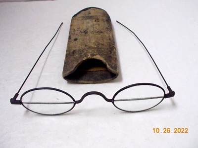 ANTIGUAS GAFAS BIFOCALES OVALADAS TEMPRANAS Marco de Alambre - Funda de Cartón Foto 1 de 4