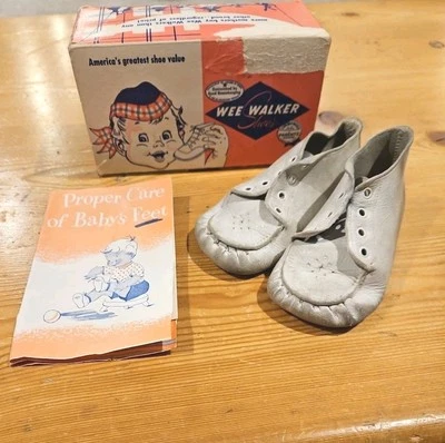 Zapatos de bebé vintage de cuero Wee Walker años 60 con caja original Foto 1 de 4