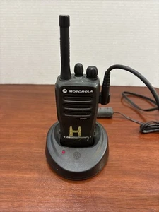 Radio bidirectionnelle UHF Motorola CP200d - Photo 1/13