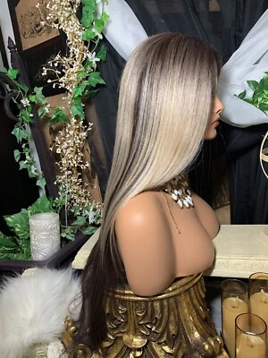 BEAUTIFUL 28”Ombré Blonde To Brown LACE FRONTW/4” Center PART, WIG! - Image 1 of 4