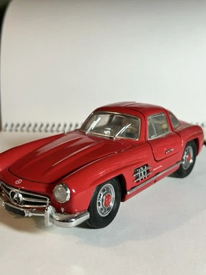 Mint! Sun Star  1:24 Mercedes 300 SL Gullwing 1954 Red Diecast (50L) - Image 1 of 4