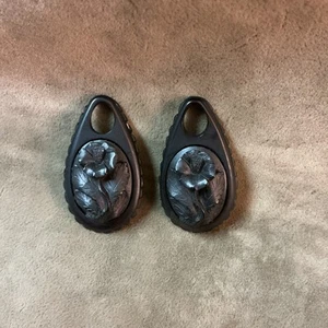 Victorian Hand carved jet black floral design drop earrings pair minor as is - Imagen 1 de 6