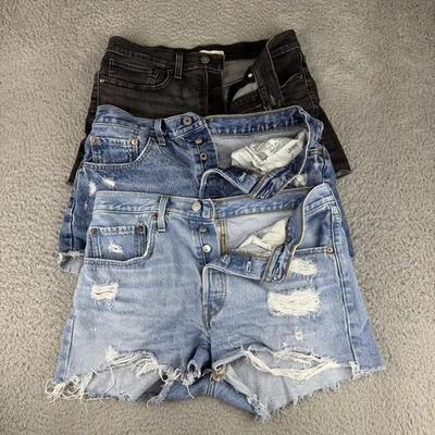 Lote de 3 pantalones cortos de mezclilla Levis 501 para mujer talla 30 Foto 1 de 4