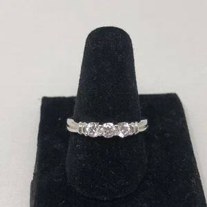 925 Sterling Silver Ring (DQ Diamonique) Cubic Zirconia Round Size 8.25 - Picture 1 of 10