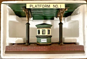 Dept 56 HVC Dickens Village Victoria Station Train Platform #55751 w/Box - Picture 1 of 9
