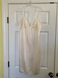 Vintage womans slip 1970’s ivory size 38 unbranded - Picture 1 of 10