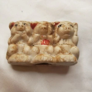 Estatuilla miniatura de cerámica bisque cerdos sabios malvados See Hear Speak No JAPÓN de colección - Imagen 1 de 7