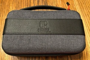 Custodia da viaggio Nintendo Switch, mai usata senza etichette PDP grigio nero pulita - Foto 1 di 11