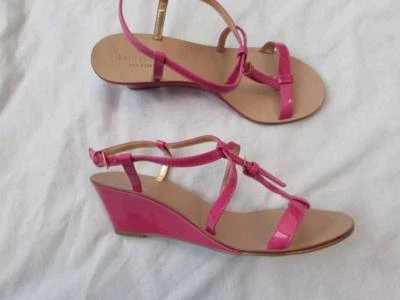 KATE SPADE Mujer Talla 7 Rosa Charol Tobillo T Correa Cuña Sandalias Zapatos NUEVO Foto 1 de 4