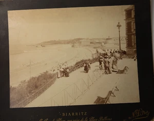PHOTO ALBUMINE NORDEIN PHOTO 1890 BIARRITZ LA PLAGE PLACE BELLEVUE 21X27cm - Bild 1 von 2