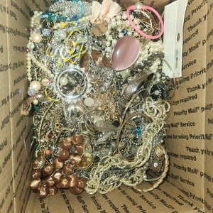 5+ Pfund Vintage bis jetzt Bastel Trödel Schrott Schmuck Lot Ernte Mehrzweck Bergung  - Bild 1 von 6