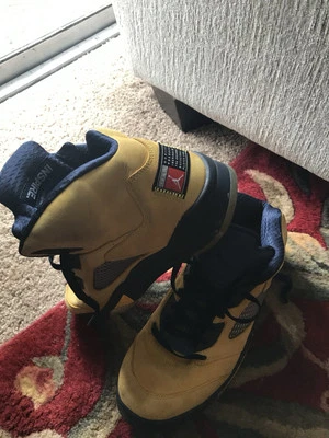 Jordan 5s Retro Talla 10.5 SP Michigan Usado Foto 1 de 4