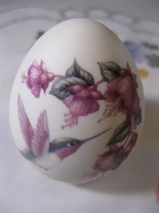 KATHY SEEK signiertes Kolibri Kunst Ei RENO Filzboden 2-3/4" massives Porzellan - Bild 1 von 8