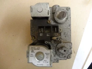 White Rodgers Gas Valve C667487P01 36E22 213; 24V; 50/60HZ; Nat. Gas----"USED" - Picture 1 of 4