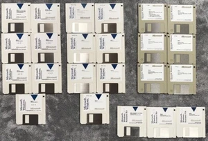 LOT/23 Microsoft Windows Graphical Environment 3.0 & 3.1 3.5” Floppy Disks - Picture 1 of 5