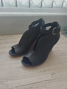 Clarks Women's Black Leather Peep Toe Wedge Shoes Size UK 5D Preowned - Picture 1 of 16