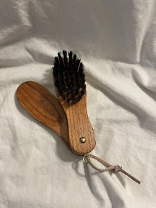 travel 3 in 1 Clothes Brush, Lint Remover, Shoehorn New in Box solid oak - Picture 1 of 6