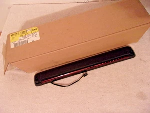 NEW NOS GENUINE GM REAR TOP CENTER 3RD BRAKE LIGHT LED #15030176 SUBURBAN SUV - Imagen 1 de 6