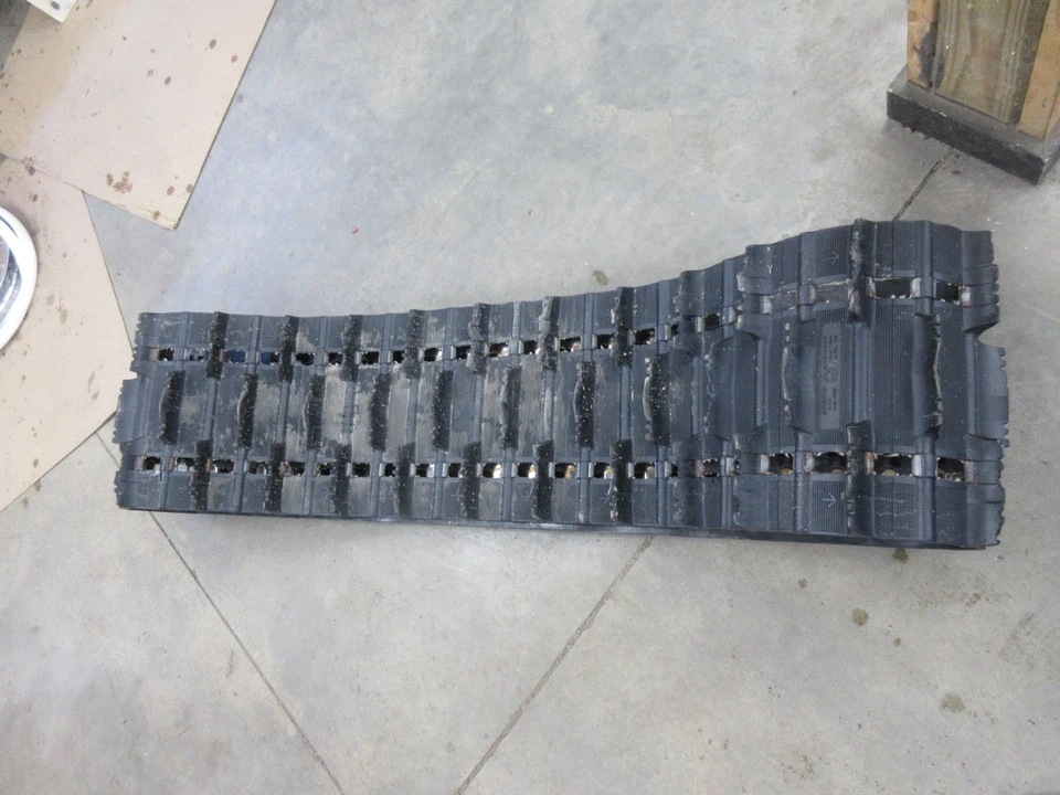 SKI-DOO SKIDOO RENEGADE CAMOPLAST 137/16/1,75 PULGADAS MOTO DE NIEVE PISTA 2,86 PASO Foto 1 de 4