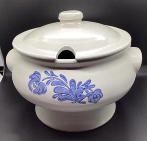 Vintage Pfaltzgraff USA Yorktowne Stoneware Soup Tureen 7-160 - Pre-owned - Picture 1 of 12