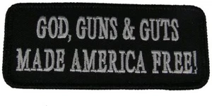¡GOD GUNS AND TRITS HECHO EN AMÉRICA GRATIS! Parche - letras blancas sobre fondo negro - Imagen 1 de 1