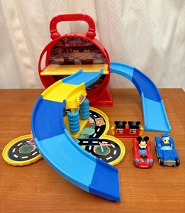 Disney Junior Mickey Mouse Stow ’n Go Garage, 2 Figures in Cars Playset - Picture 1 of 17