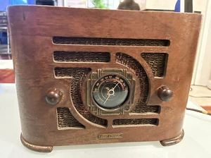 Rare Beautiful “Air Chief” T.R. & T Art Deco 4 Tube Mini Wooden Tabletop Radio - Picture 1 of 16