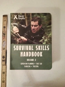 Vintage 2019 Bear Grylls Survival Skills Handbook Volume 2 - Bild 1 von 3