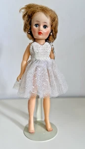 Bambola vintage anni 50 cavaliere 10" moda occhi addormentati capelli radicati vestito bianco - Foto 1 di 24