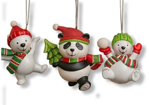 Kurt Adler 3.375"-3.625" Decorazioni Animali Natalizi - Orso e Panda in Cappello Invernale - Foto 1 di 13