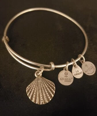 Браслет-ракушка Alex & Ani серебристого цвета с морской тематикой - Изображение 1 из 2