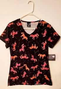 Zoe + Chloe Sky Dancer V-Ausschnitt Scrub Top 2 Taschen schwarz Einhörner neu mit Etikett - Bild 1 von 2