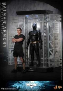 The Dark Knight Rises Batman Armory with Bruce Wayne 1/6 Actionfigur Hot Toys - Bild 1 von 24