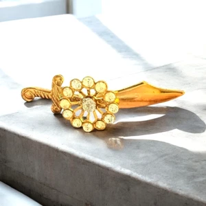 Vintage Brosche Anstecknadel goldfarben Dolch mit Strass Blume - Bild 1 von 3