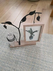 Photo Frame Small Hanging Wooden Photo Frame 4 x 6 On Metal Stand Unused item - Picture 1 of 3