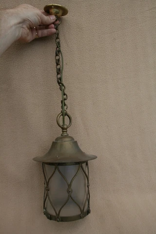 ANTIQUE STYLE BRASS AND GLASS PORCH LANTERN/LIGHT Cover