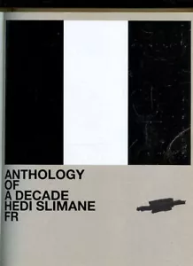 Hedi Slimane: Anthologie eines Jahrzehnts FRANKREICH FOTOGRAFIE MODE SCHWARZ & WEISS + - Bild 1 von 1